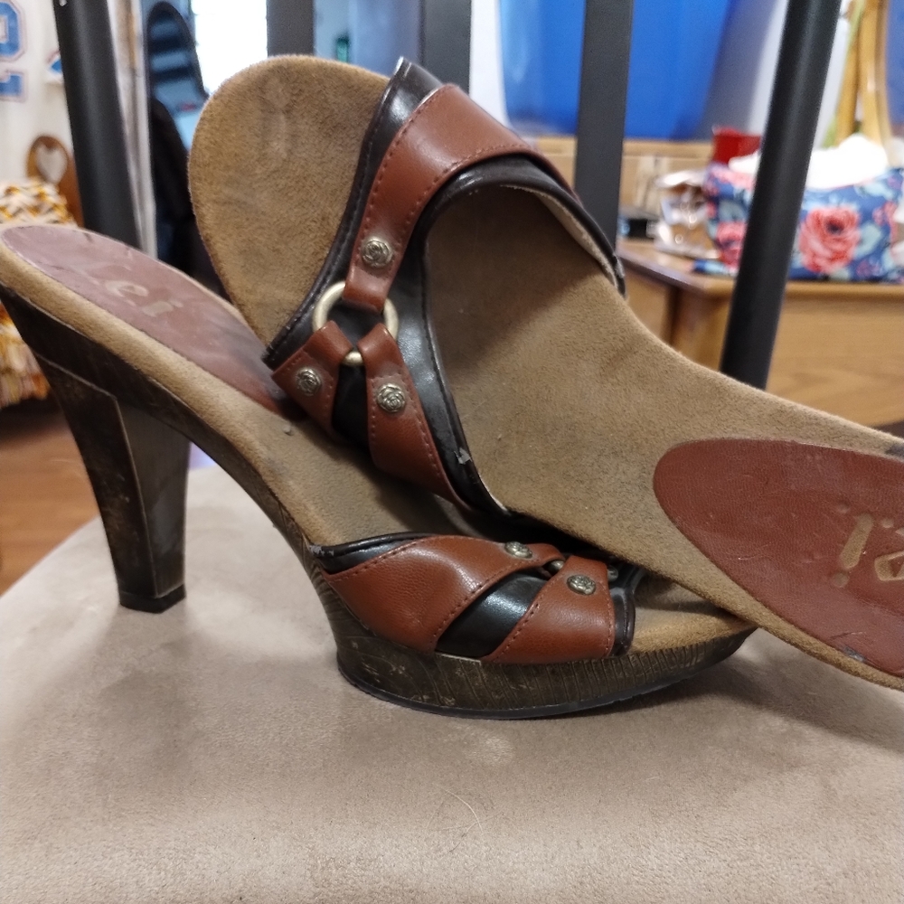 Lei heels